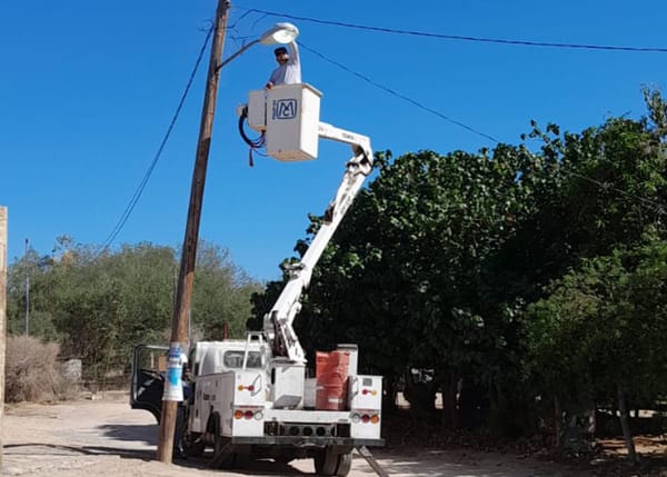 Ayuntamiento de La Paz rehabilita más de 190 luminarias