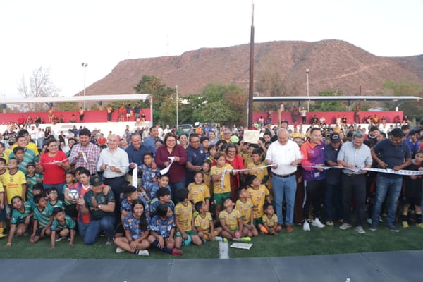 Recibe Ayuntamiento de La Paz rehabilitación del campo deportivo de la colonia 20 de Noviembre