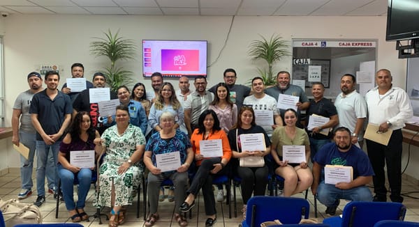 Capacitan a cajeros municipales para mejorar la atención a contribuyentes en La Paz