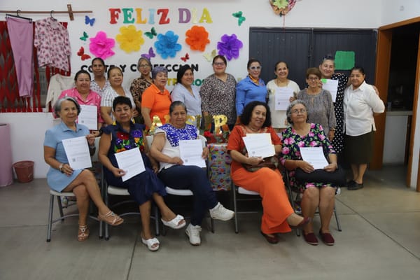 Concluyen cursos en Centros de Desarrollo Comunitario del DIF La Paz