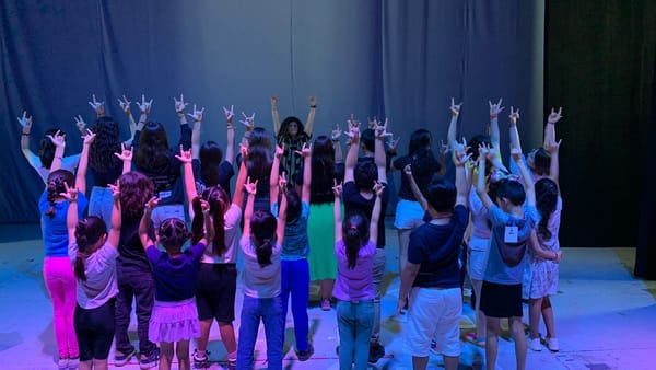 Niñas y niños aprenden Lengua de Señas Mexicana en taller de verano