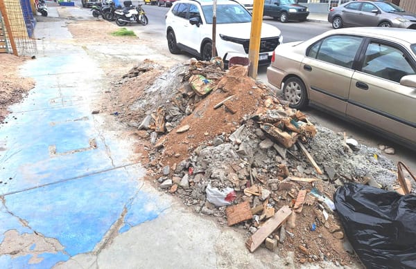 Supervisan inspectores de vía pública 63 predios obstruidos en la ciudad de La Paz