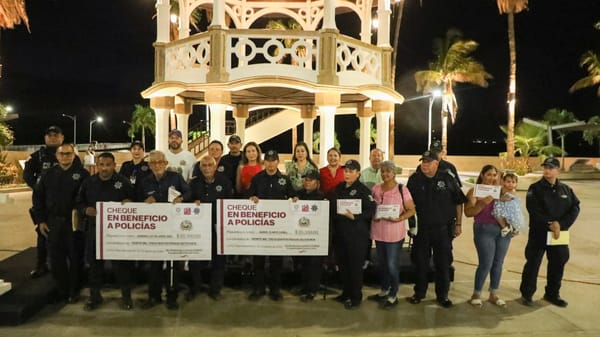 Reciben policías municipales de La Paz apoyos económicos en la lucha contra el cáncer