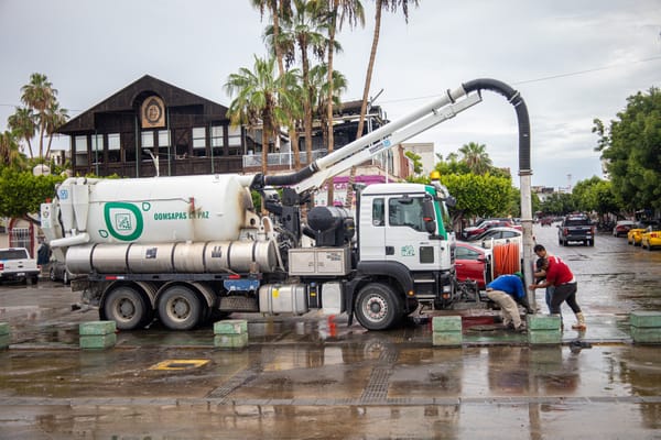 OOMSAPAS La Paz refuerza acciones de bacheo, desazolve y restablecimiento del servicio de agua