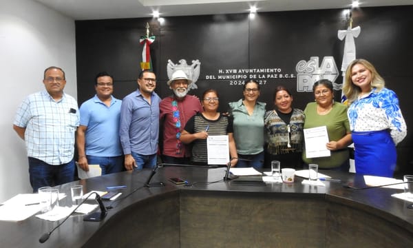 Avanza entrega de concesiones del Mercado Étnico en La Paz