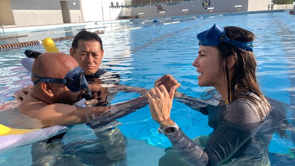 La Paz vive una jornada histórica de apnea inclusiva con la campeona mundial Estrella Navarro