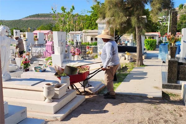 Inician los trabajos de limpieza en panteones municipales de La Paz