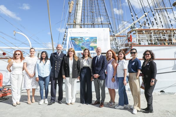 La Paz da la bienvenida al velero noruego de investigación marina Statsraad Lehmkuhl: Milena Quiroga
