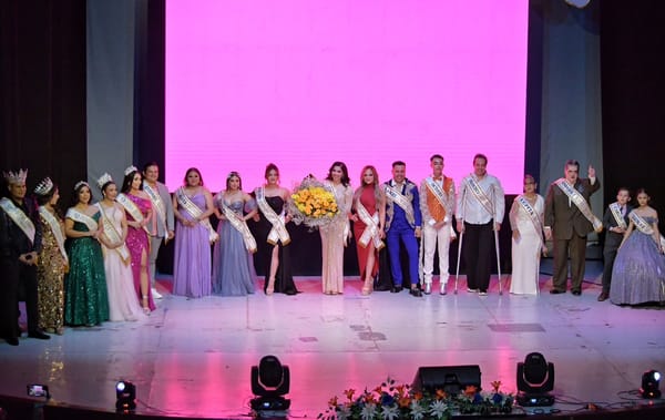 Imponen bandas oficiales a candidatos a la Corte Real del Carnaval 2026