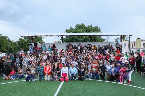 Milena Quiroga encabeza la segunda posada navideña en el Fraccionamiento San Carlos