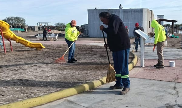 Refuerzan labores de limpieza y mantenimiento en Puerto Chale