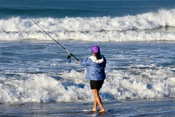 Amplían curso de pesca de orilla para mujeres en La Paz