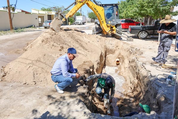 OOMSAPAS La Paz repara de forma inmediata fuga por ruptura de tubería en Matteotti y Encinas