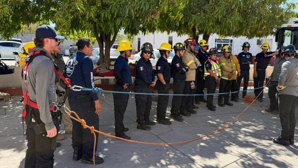 Reciben Bomberos de La Paz capacitación en atención de incendios y rescate