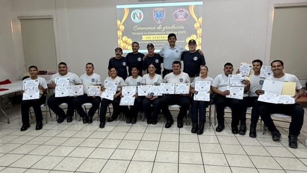 Egresa 1ra generación de Técnicos en Emergencias Médicas de Bomberos de La Paz