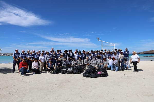 Recolectan 380 kilogramos de desechos en Macrolimpieza de la playa Pichilingue