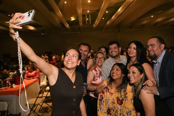 Milena Quiroga refrenda respaldo y reconocimiento al magisterio paceño