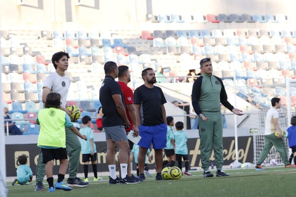 Promotores de fútbol del programa Impulso reciben capacitación por Club Atlético de La Paz