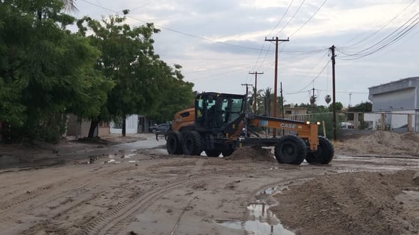 Ayuntamiento de La Paz despliega maquinaria y personal para atender zonas afectadas por las lluvias