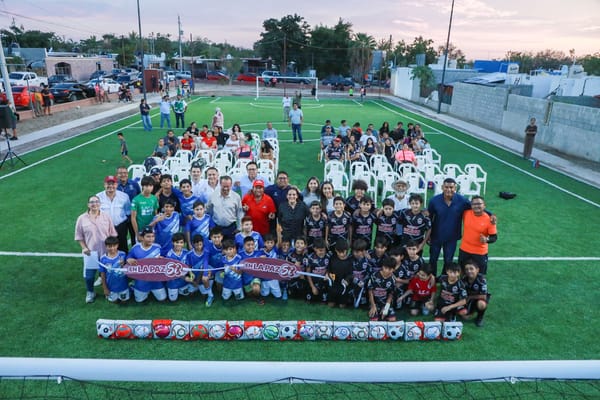 Entrega Ayuntamiento de La Paz campo de fútbol del Centro Impulso en Invi Mezquitito